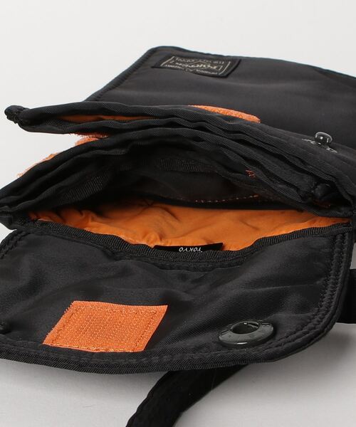 PORTER（ポーター）の「【PORTER】TANKER TRAVEL CASE（ショルダーバッグ・メンズ・シルバー/ブラック・FREE）」の9枚目の写真