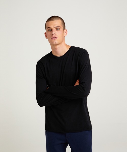 SISLEY(シスレー)の「ラウンドネック長袖Tシャツ・カットソー(Tシャツ/カットソー・メンズ・ブラック/スミクロ/ホワイト/ネイビー・X-LARGE/SMALL/LARGE/MEDIUM)」の3枚目の写真