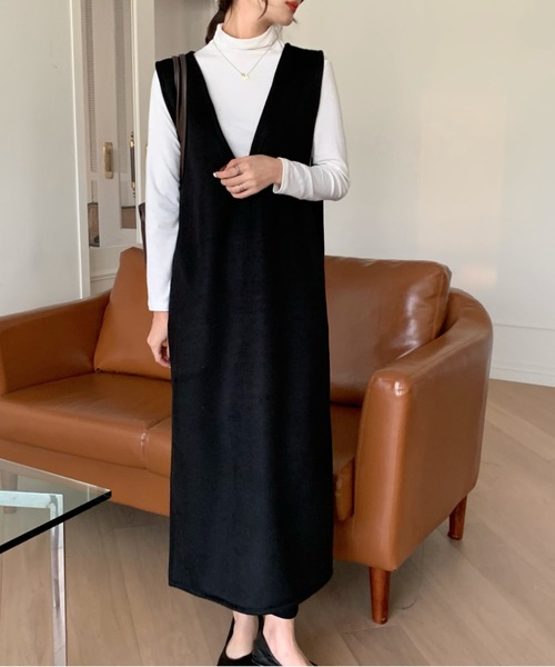 emi+（エミプラス）の「Vネックノースリーブバックスリットワンピース ジャンスカ（ジャンパースカート・レディース・ホワイト/チャコールグレー/ブラック/ベージュ/モカ/ブラウン/ネイビー/カーキ/ライトピンク/ライトグリーン・S/M/L）」の15枚目の写真