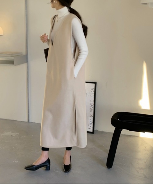 emi+（エミプラス）の「Vネックノースリーブバックスリットワンピース ジャンスカ（ジャンパースカート・レディース・ホワイト/チャコールグレー/ブラック/ベージュ/モカ/ブラウン/ネイビー/カーキ/ライトピンク/ライトグリーン・S/M/L）」の19枚目の写真
