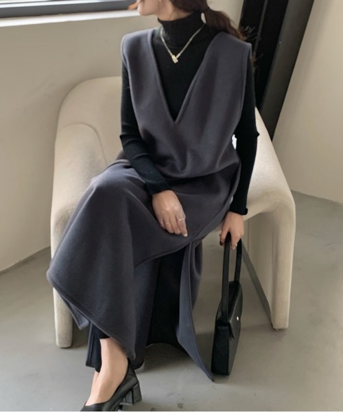 emi+（エミプラス）の「Vネックノースリーブバックスリットワンピース ジャンスカ（ジャンパースカート・レディース・ホワイト/チャコールグレー/ブラック/ベージュ/モカ/ブラウン/ネイビー/カーキ/ライトピンク/ライトグリーン・S/M/L）」の21枚目の写真