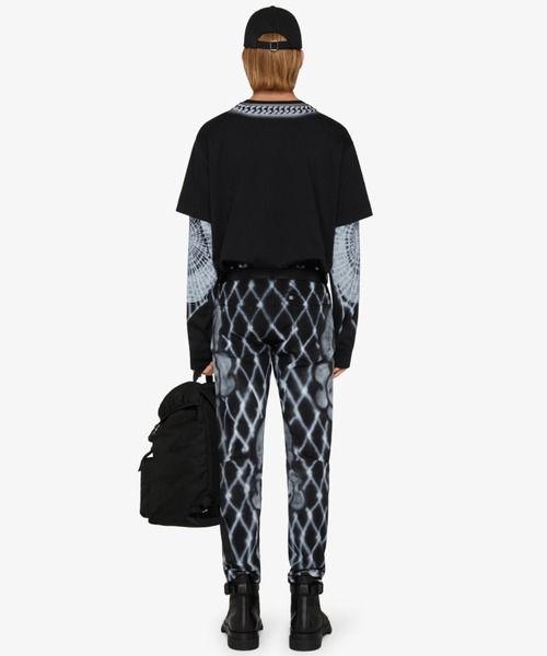 GIVENCHY(ジバンシイ)の「タグエフェクト スパイダーウェブプリント スリムTシャツ(その他トップス・メンズ・ブラック・SMALL/MEDIUM/X-SMALL)」の2枚目の写真