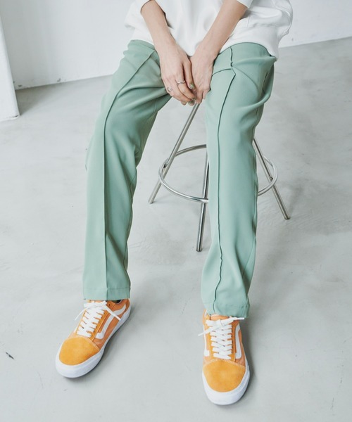 Auntie Rosa Holiday（アンティローザホリデー）の「カラーテーパードイージーパンツ（スラックス・レディース・パープル/イエロー/グリーン・SMALL/MEDIUM）」の4枚目の写真