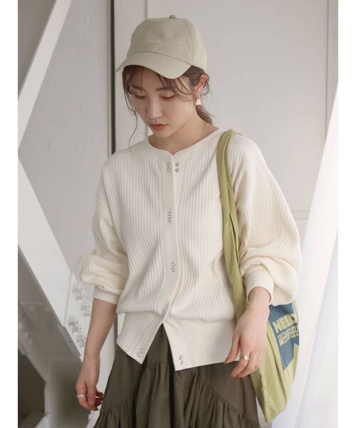 Ungrid（アングリッド）の「ショートカットルーズカーデ ( クルーネックカーディガン )（カーディガン/ボレロ・レディース・チャコールグレー/アイボリー/グリーン系その他・FREE）」の2枚目の写真