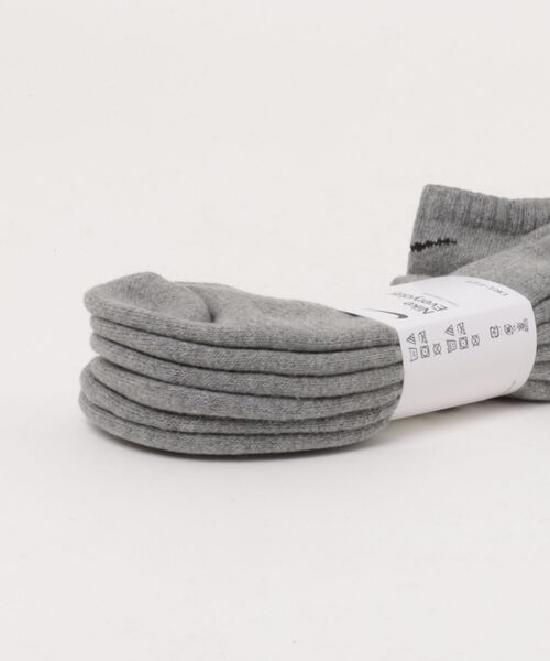 NIKE（ナイキ）の「《NIKEアパレル》ナイキ 3P エブリデイ クッション ノーショウソックス（ソックス/靴下・メンズ・マルチ/ホワイト/ブラック/グレー・23-25/25-27/27-29/21-23）」の6枚目の写真