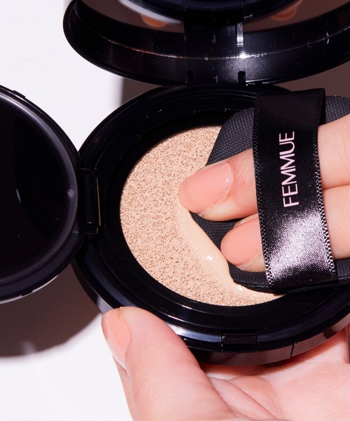 FEMMUE（ファミュ）の「エバーグロウクッション SPF25 PA++ レフィル（パフ付き）（ファンデーション・レディース・ナチュラルベージュ/ライブベージュ/ベリーベージュ・FREE）」の4枚目の写真