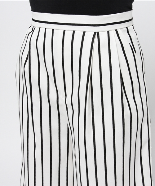 LIMITLESS LUXURY（リミットレスラグジュアリー）の「ストライプミディタケパンツ。（その他パンツ・レディース・ホワイト/ネイビー・38/36）」の6枚目の写真