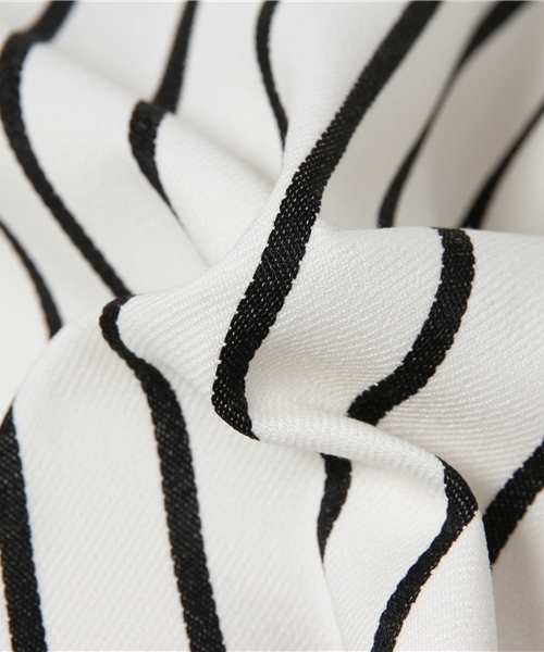 LIMITLESS LUXURY（リミットレスラグジュアリー）の「ストライプミディタケパンツ。（その他パンツ・レディース・ホワイト/ネイビー・38/36）」の12枚目の写真