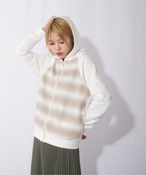 malla(マーラ)の「malla マーラ グラデーションラッセルパーカ(パーカー・レディース・ホワイト/ネイビー・FREE)」の9枚目の写真