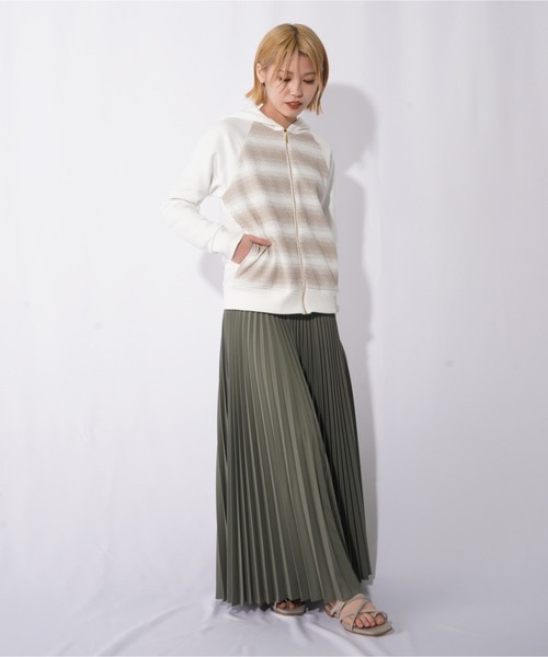 malla(マーラ)の「malla マーラ グラデーションラッセルパーカ(パーカー・レディース・ホワイト/ネイビー・FREE)」の4枚目の写真