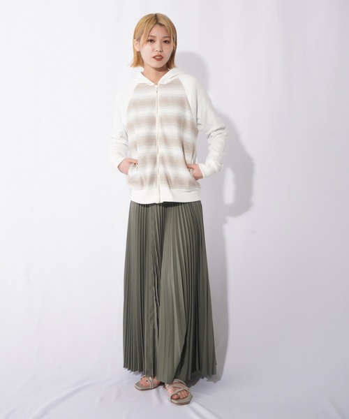 malla(マーラ)の「malla マーラ グラデーションラッセルパーカ(パーカー・レディース・ホワイト/ネイビー・FREE)」の6枚目の写真