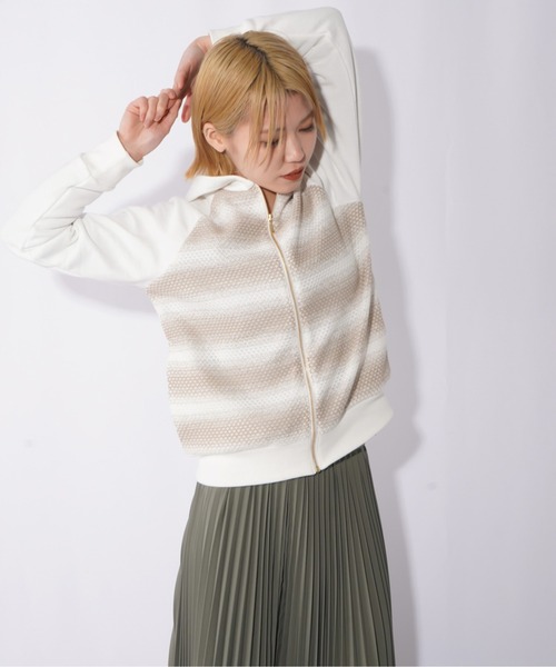 malla(マーラ)の「malla マーラ グラデーションラッセルパーカ(パーカー・レディース・ホワイト/ネイビー・FREE)」の10枚目の写真