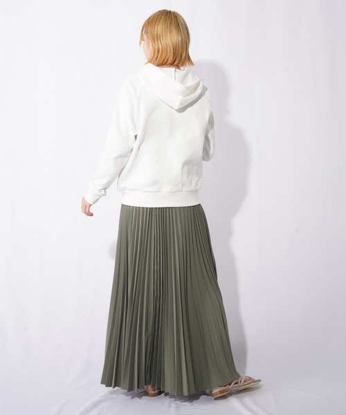 malla(マーラ)の「malla マーラ グラデーションラッセルパーカ(パーカー・レディース・ホワイト/ネイビー・FREE)」の8枚目の写真