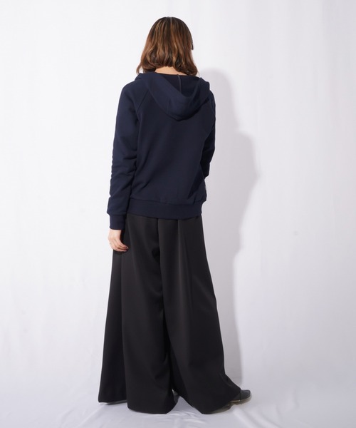 malla(マーラ)の「malla マーラ グラデーションラッセルパーカ(パーカー・レディース・ホワイト/ネイビー・FREE)」の5枚目の写真