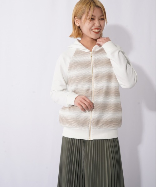 malla(マーラ)の「malla マーラ グラデーションラッセルパーカ(パーカー・レディース・ホワイト/ネイビー・FREE)」の17枚目の写真