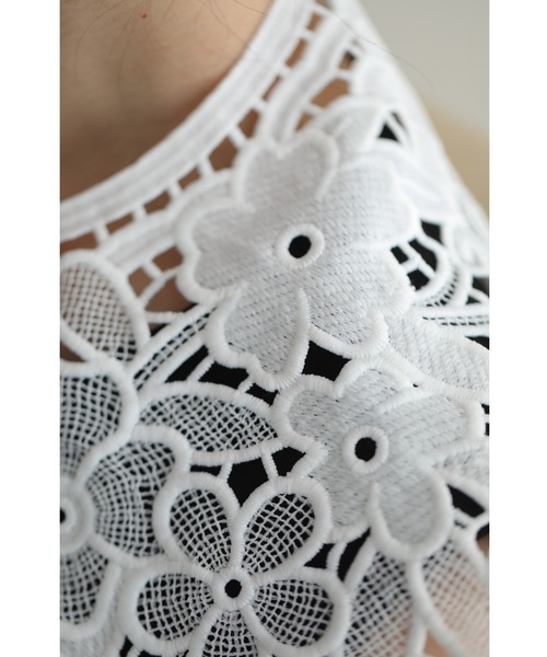 cawaii(カワイイ)の「花コサージュ咲くカッティングレースの付け襟(付け襟・レディース・ホワイト・FREE)」の4枚目の写真