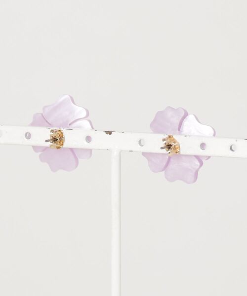 COLOR TOKYO ACCESSORIES(カラートウキョウアクセサリー)の「アクリルフラワーピアス(ピアス(両耳用)・レディース・ブルー/グリーン/Beige/Purple/White/PINK・FREE)」の7枚目の写真