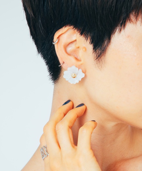 COLOR TOKYO ACCESSORIES(カラートウキョウアクセサリー)の「アクリルフラワーピアス(ピアス(両耳用)・レディース・ブルー/グリーン/Beige/Purple/White/PINK・FREE)」の9枚目の写真