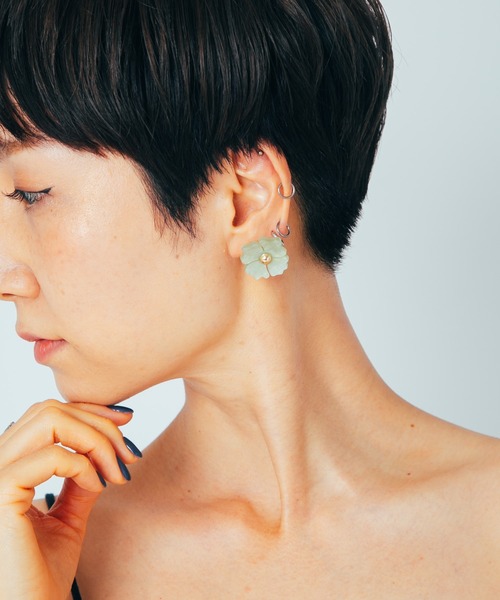COLOR TOKYO ACCESSORIES(カラートウキョウアクセサリー)の「アクリルフラワーピアス(ピアス(両耳用)・レディース・ブルー/グリーン/Beige/Purple/White/PINK・FREE)」の10枚目の写真