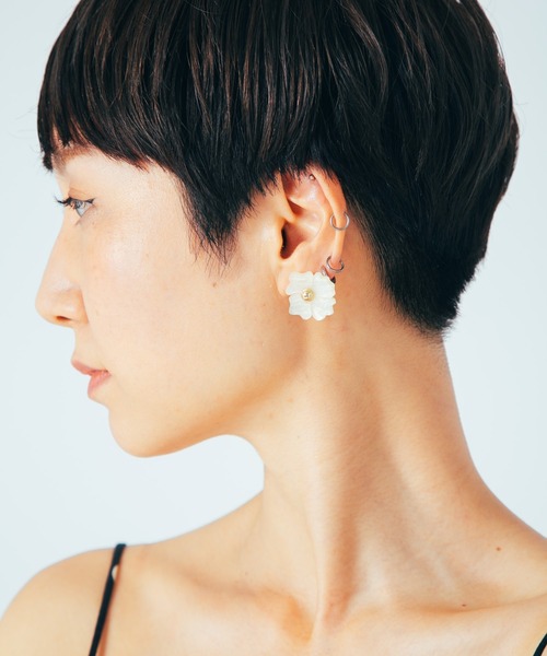 COLOR TOKYO ACCESSORIES(カラートウキョウアクセサリー)の「アクリルフラワーピアス(ピアス(両耳用)・レディース・ブルー/グリーン/Beige/Purple/White/PINK・FREE)」の20枚目の写真
