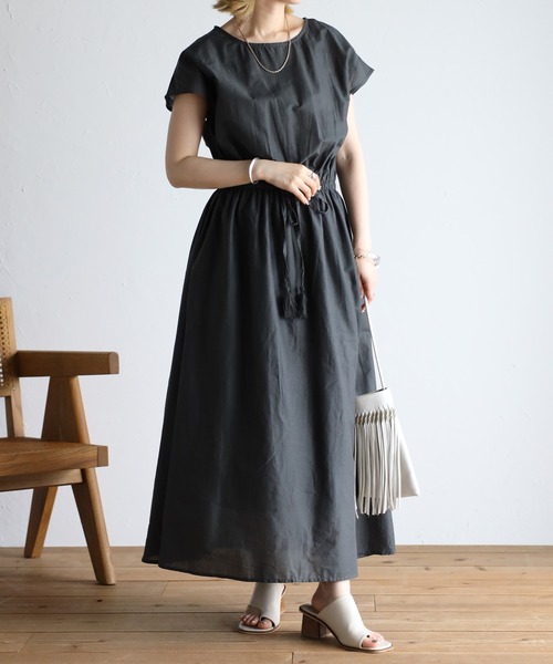 Fizz（フィズ）の「【Fizz/フィズ】　フレンチスリーブウエスト切替えマキシ丈ワンピース（ワンピース・レディース・ブルー/グレイッシュベージュ/チャコール・M）」の2枚目の写真