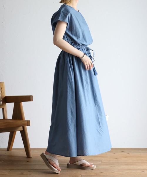 Fizz（フィズ）の「【Fizz/フィズ】　フレンチスリーブウエスト切替えマキシ丈ワンピース（ワンピース・レディース・ブルー/グレイッシュベージュ/チャコール・M）」の14枚目の写真