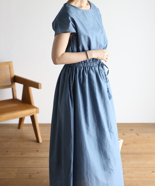 Fizz（フィズ）の「【Fizz/フィズ】　フレンチスリーブウエスト切替えマキシ丈ワンピース（ワンピース・レディース・ブルー/グレイッシュベージュ/チャコール・M）」の17枚目の写真