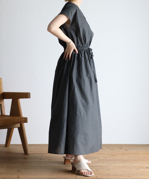 Fizz（フィズ）の「【Fizz/フィズ】　フレンチスリーブウエスト切替えマキシ丈ワンピース（ワンピース・レディース・ブルー/グレイッシュベージュ/チャコール・M）」の19枚目の写真