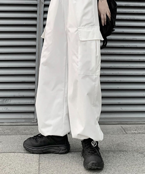 トレンド ルーズ カーゴパンツ ペインターパンツ 人気 シンプル ペインターパンツ vs カーゴパンツ。ボリュームのあるルーズ