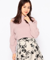 【WEB限定】フラッフィー肩開きケーブルニット