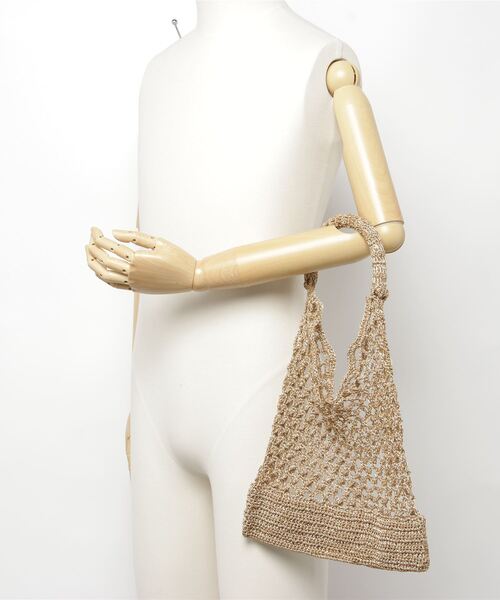 MAISON mou（メゾンムー）の「【Swaraj/スワラージ】手編みメタリックマクラメトート（トートバッグ・レディース・カーキ/ベージュ/シルバー系その他・FREE）」の7枚目の写真