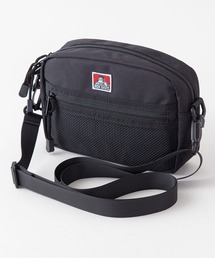 BEN DAVIS（ベンデイビス）の「【BEN DAVIS/ベンデイビス】ワイドショルダーバッグ ワンポイントブランドロゴ（ショルダーバッグ）」