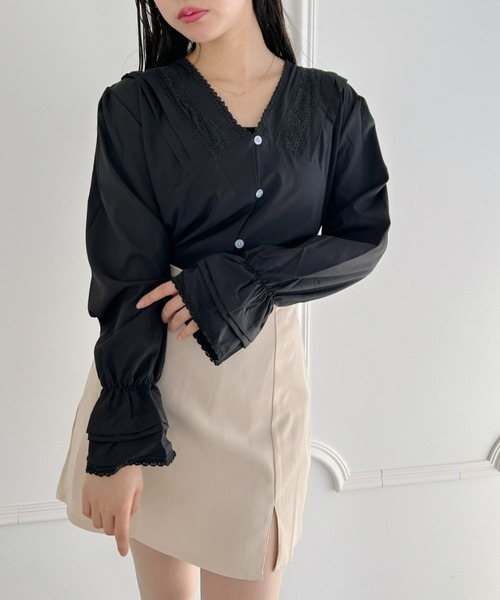 Loueme(ルエム)の「【23S/S 春夏新作】レーストリム深Vネックブラウス(シャツ/ブラウス・レディース・ホワイト/ブラック・FREE)」の12枚目の写真