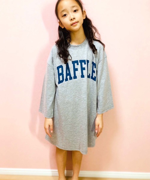 THE CASUAL(カジュアル)の「プリント長袖 BIGワンピース(ワンピース・キッズ・グレー系3/ネイビー系2/ダークグリーン/オフホワイト/ホワイト系1/グレー系1/グレー系4/ブラック系1/チャコール/ネイビー/ダークグリーン系1/杢グレー/グレー系2/ブラック/ベージュ/ネイビー系1・110cm/120cm/130cm/140cm/150cm/160cm)」の6枚目の写真