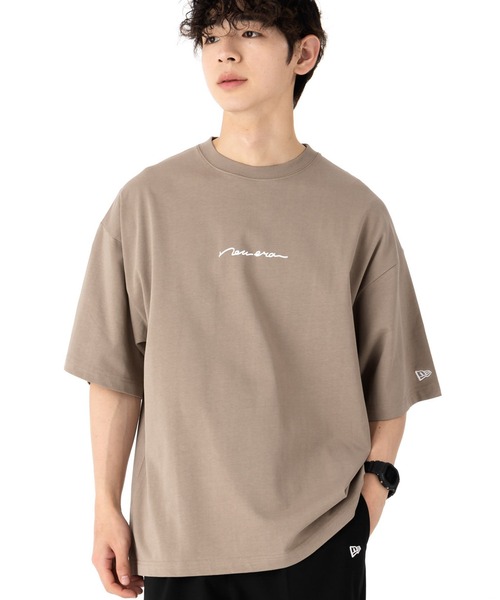 NEW ERA（ニューエラ）の「ニューエラ 半袖Tシャツ オーバーサイズ 手書き ONSPOTZ別注（Tシャツ/カットソー・メンズ・ホワイト/ブラック/グレー系その他/ネイビー/チャコールグレー/グレー系その他2/パープル/ピンク・S/M/L/XL/XXL）」の4枚目の写真