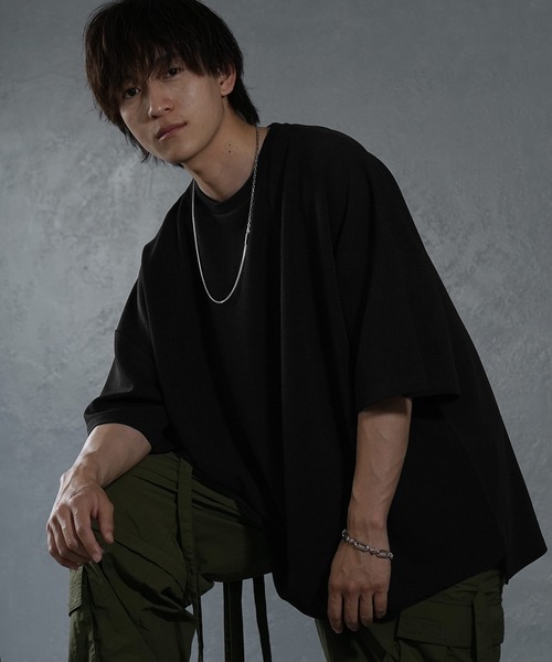 MinoriTY（マイノリティ）の「【MinoriTY】梨地ビッグドルマンスリットトレーナー ロンT 長袖カットソー メンズ 春服 スウェット ビッグシルエット ルーズフィット オーバーサイズ 長袖Tシャツ プルオーバー（Tシャツ/カットソー・メンズ・チャコール/パープル/ライトグレー/グリーン/ブルー/ラベンダー/ワイン/グレイッシュベージュ/オリーブ/ブラック/サンドベージュ/ピンク/ライトグレー系/ピンク系その他/グリーン系その他/ブルー系その他/グレー系その他/ベージュ系その他/ブラック系その他/ホワイト/ブラウン・L/M/S）」の4枚目の写真