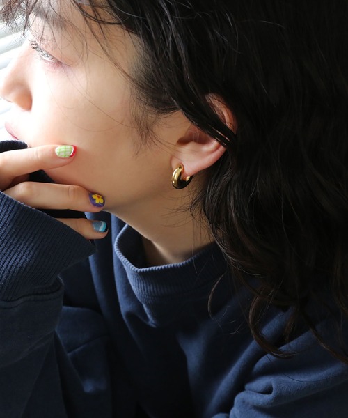 colleca la（コレカラ）の「[stainless]ステンレス・プランプフープピアス〈金属アレルギー対応〉（ピアス（両耳用）・レディース・ゴールド/ピンクゴールド/シルバー・ﾌﾘ-）」の4枚目の写真