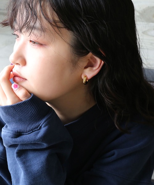 colleca la（コレカラ）の「[stainless]ステンレス・プランプフープピアス〈金属アレルギー対応〉（ピアス（両耳用）・レディース・ゴールド/ピンクゴールド/シルバー・ﾌﾘ-）」の5枚目の写真