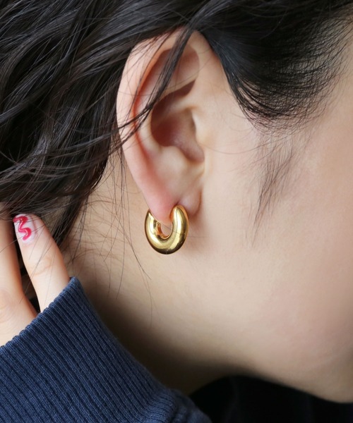 colleca la（コレカラ）の「[stainless]ステンレス・プランプフープピアス〈金属アレルギー対応〉（ピアス（両耳用）・レディース・ゴールド/ピンクゴールド/シルバー・ﾌﾘ-）」の6枚目の写真