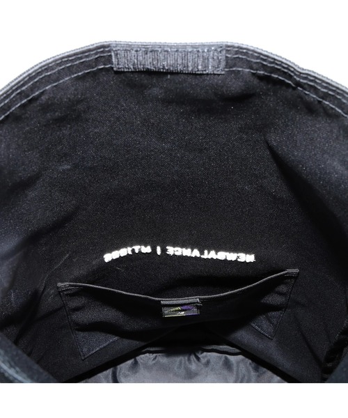 NEW BALANCE（ニューバランス）の「MT1996 ショルダートップロールバック（ショルダーバッグ・メンズ・ベージュ/ブラック・ONE SIZE）」の5枚目の写真