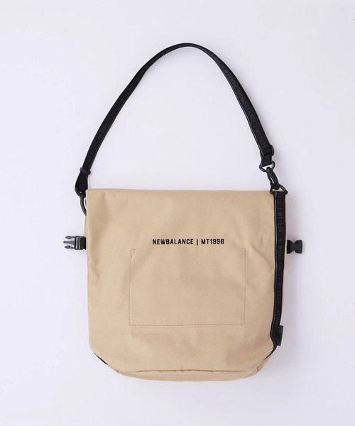 NEW BALANCE（ニューバランス）の「MT1996 ショルダートップロールバック（ショルダーバッグ・メンズ・ベージュ/ブラック・ONE SIZE）」の6枚目の写真