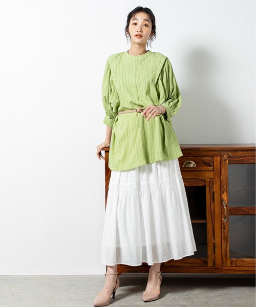 MILLION CARATS（ミリオンカラッツ）の「タックデザインから広がるボリューム袖が女性らしいバックオープンブラウス（シャツ/ブラウス・レディース・オフホワイト/ブラック/グリーン・FREE）」の11枚目の写真