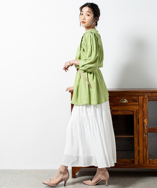 MILLION CARATS（ミリオンカラッツ）の「タックデザインから広がるボリューム袖が女性らしいバックオープンブラウス（シャツ/ブラウス・レディース・オフホワイト/ブラック/グリーン・FREE）」の12枚目の写真