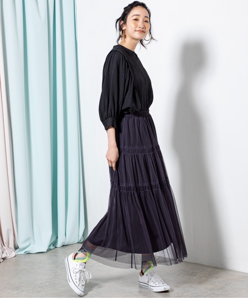 MILLION CARATS（ミリオンカラッツ）の「タックデザインから広がるボリューム袖が女性らしいバックオープンブラウス（シャツ/ブラウス・レディース・オフホワイト/ブラック/グリーン・FREE）」の5枚目の写真