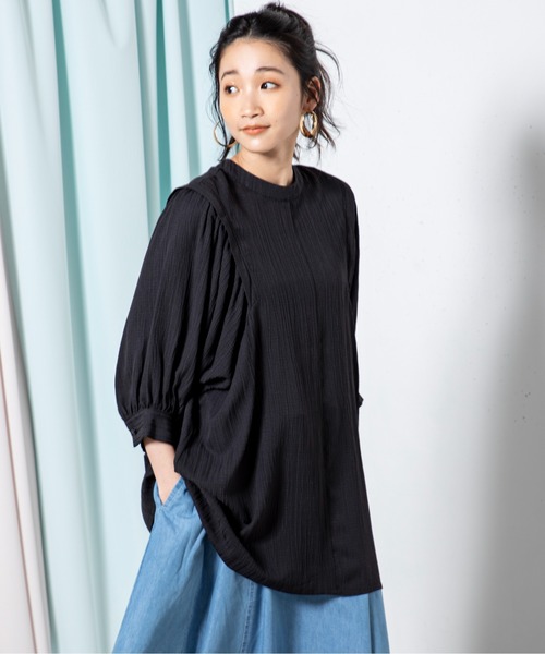 MILLION CARATS（ミリオンカラッツ）の「タックデザインから広がるボリューム袖が女性らしいバックオープンブラウス（シャツ/ブラウス・レディース・オフホワイト/ブラック/グリーン・FREE）」の21枚目の写真