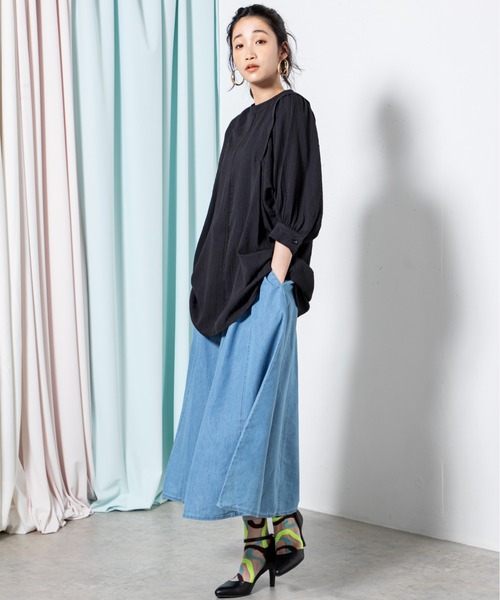 MILLION CARATS（ミリオンカラッツ）の「タックデザインから広がるボリューム袖が女性らしいバックオープンブラウス（シャツ/ブラウス・レディース・オフホワイト/ブラック/グリーン・FREE）」の9枚目の写真