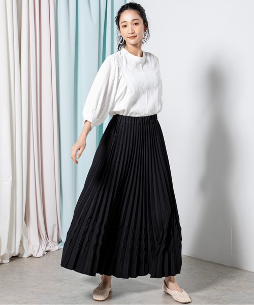 MILLION CARATS（ミリオンカラッツ）の「タックデザインから広がるボリューム袖が女性らしいバックオープンブラウス（シャツ/ブラウス・レディース・オフホワイト/ブラック/グリーン・FREE）」の14枚目の写真