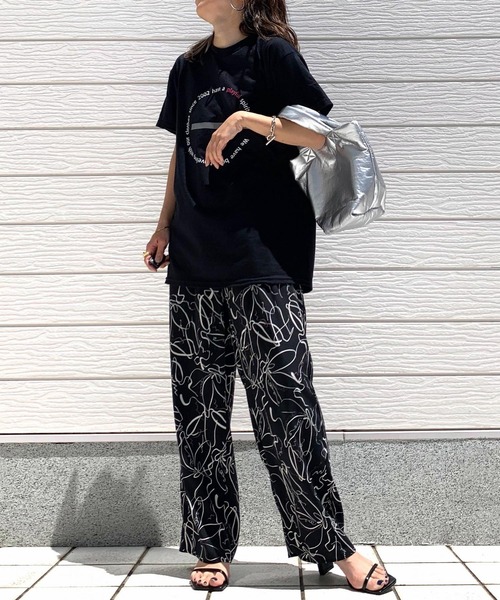 Q（キュー）の「ラインアートプリントサテンパンツ（その他パンツ・レディース・ブラック系/ベージュ系・MEDIUM）」の4枚目の写真