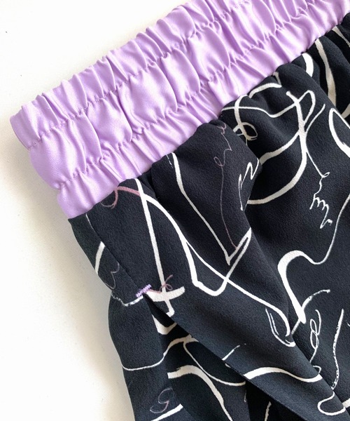 Q（キュー）の「ラインアートプリントサテンパンツ（その他パンツ・レディース・ブラック系/ベージュ系・MEDIUM）」の8枚目の写真