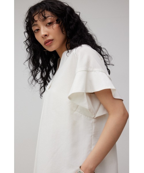 AZUL by moussy（アズールバイマウジー）の「RUFFLE SLEEVE SKIPPER BLOUSE/ラッフルスリーブスキッパーブラウス（シャツ/ブラウス・レディース・オフホワイト/ブルー/ブラック・SMALL/MEDIUM）」の4枚目の写真